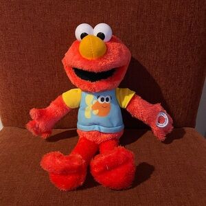 Elmo plush /sings and light turns on in chest